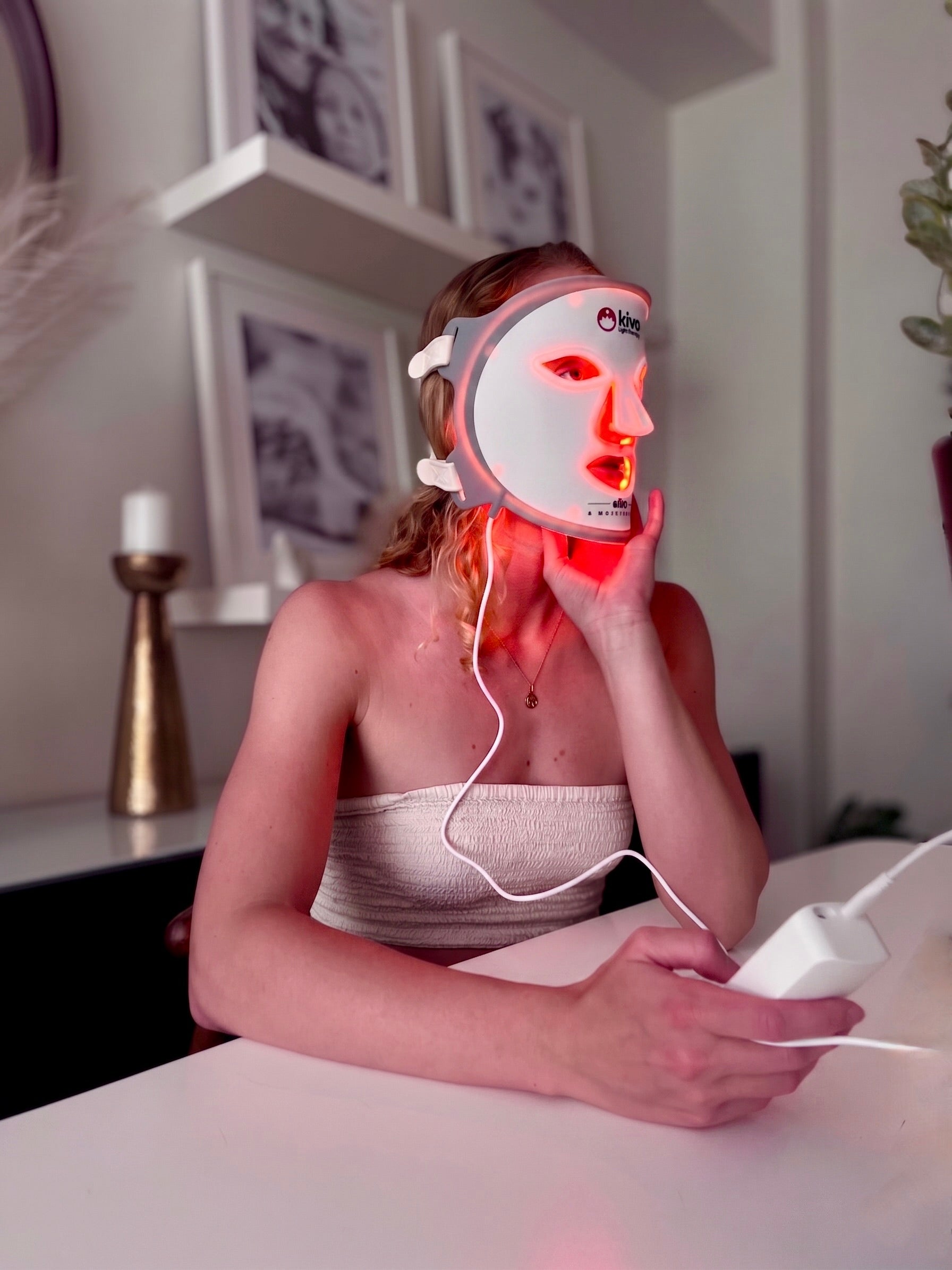 Charger la vidéo : The best in light therapy masks and panels, from Kivo - industry leading 4 wavelengths blue, red, near-infrared, yellow - functional, proven, clinical. From Kivo. Charger la vidéo : The best in light therapy masks and panels, from Kivo - industry leading 4 wavelengths blue, red, near-infrared, yellow - functional, proven, clinical. From Kivo.